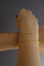 Load image into Gallery viewer, The Singapore Chain Bracelet - Gold filled
