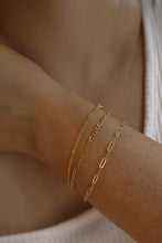 Load image into Gallery viewer, The Paperclip Bracelet - Gold filled
