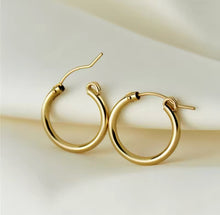 Load image into Gallery viewer, Gold-filled Everyday Classic Hoop Earrings [22mm]
