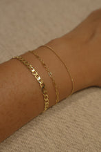 Load image into Gallery viewer, Thick Curb Chain Bracelet - Gold filled
