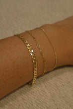 Load image into Gallery viewer, Thick Curb Chain Bracelet - Gold filled
