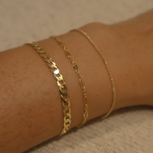 Load image into Gallery viewer, Thick Curb Chain Bracelet - Gold filled
